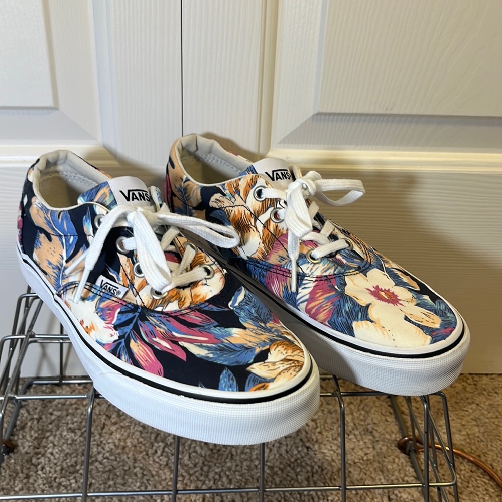 Vans-Tropical Flower Print-Woman’s size 7